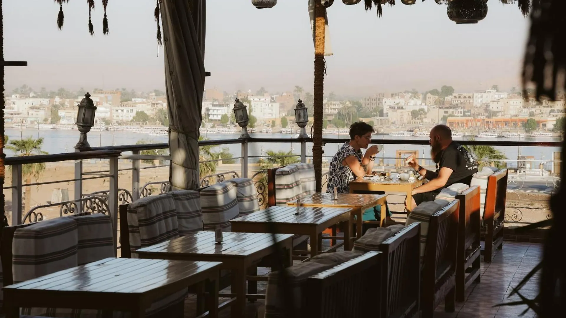 Nefertiti Hotel לוקסור