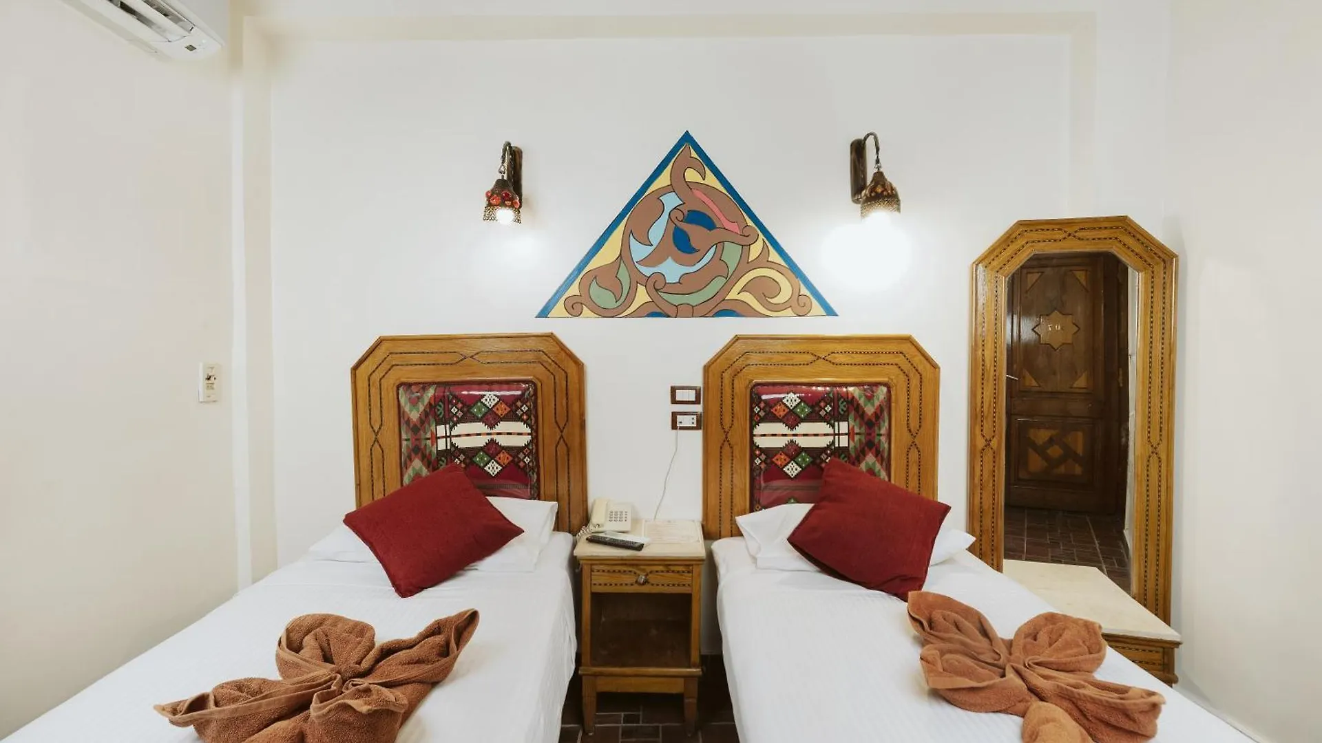 Nefertiti Hotel Луксор 3*,